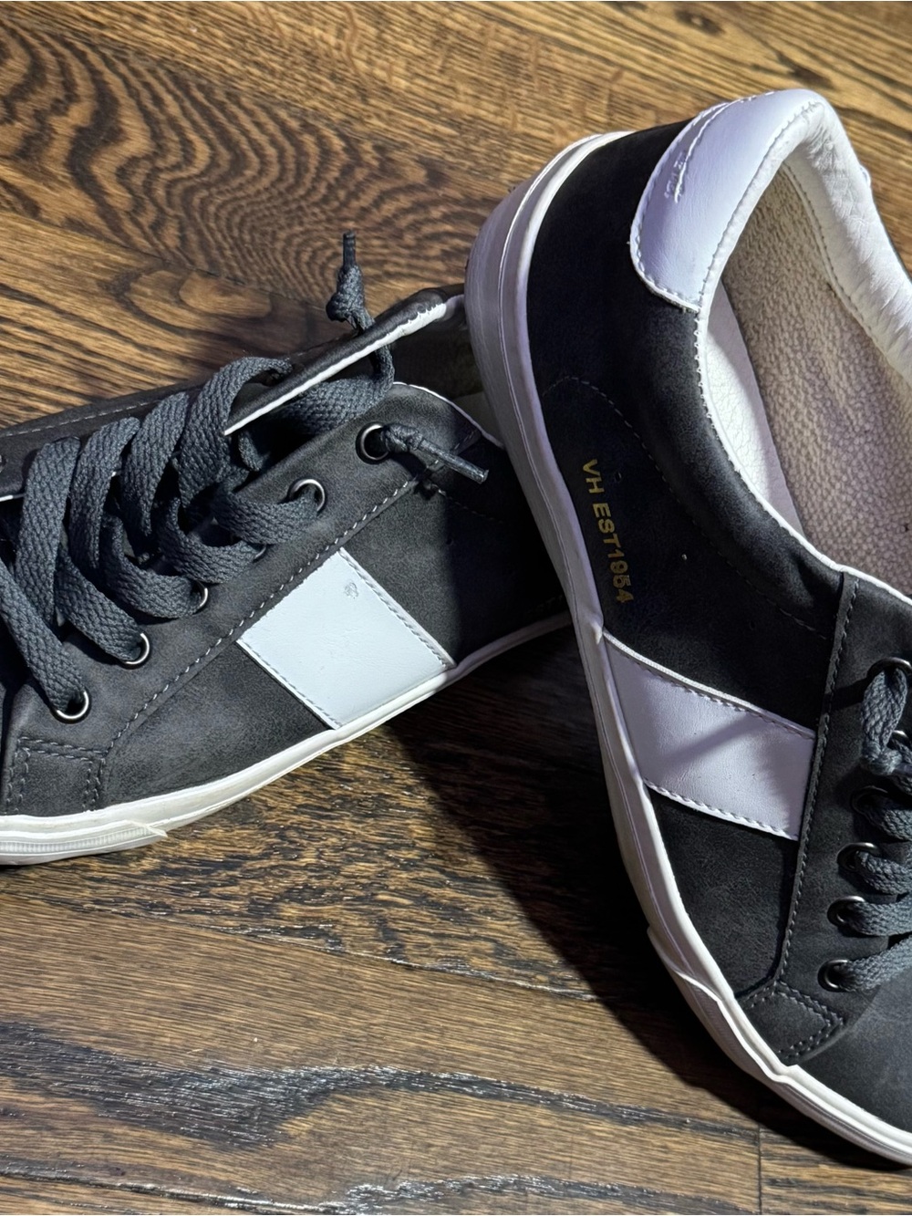 Vintage Havana Black and White Low-Top Sneakers with Side Stripe